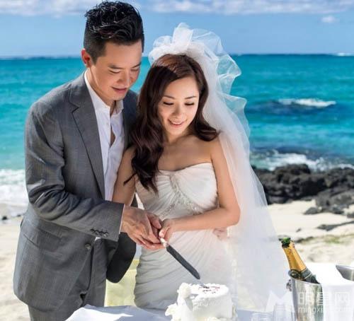 努力向上的铁球