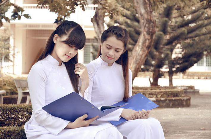 “小眼镜”彰显“大情怀”!省委书记为这所乡村小学点赞