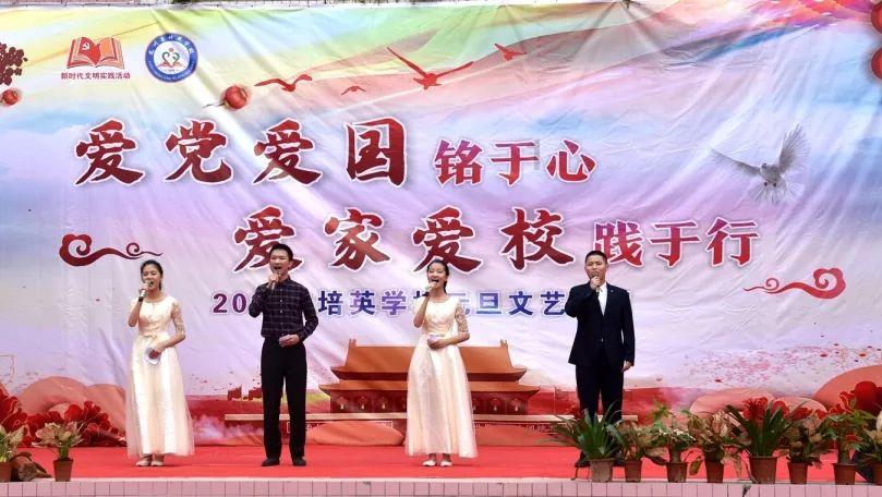 迷路的可爱男孩